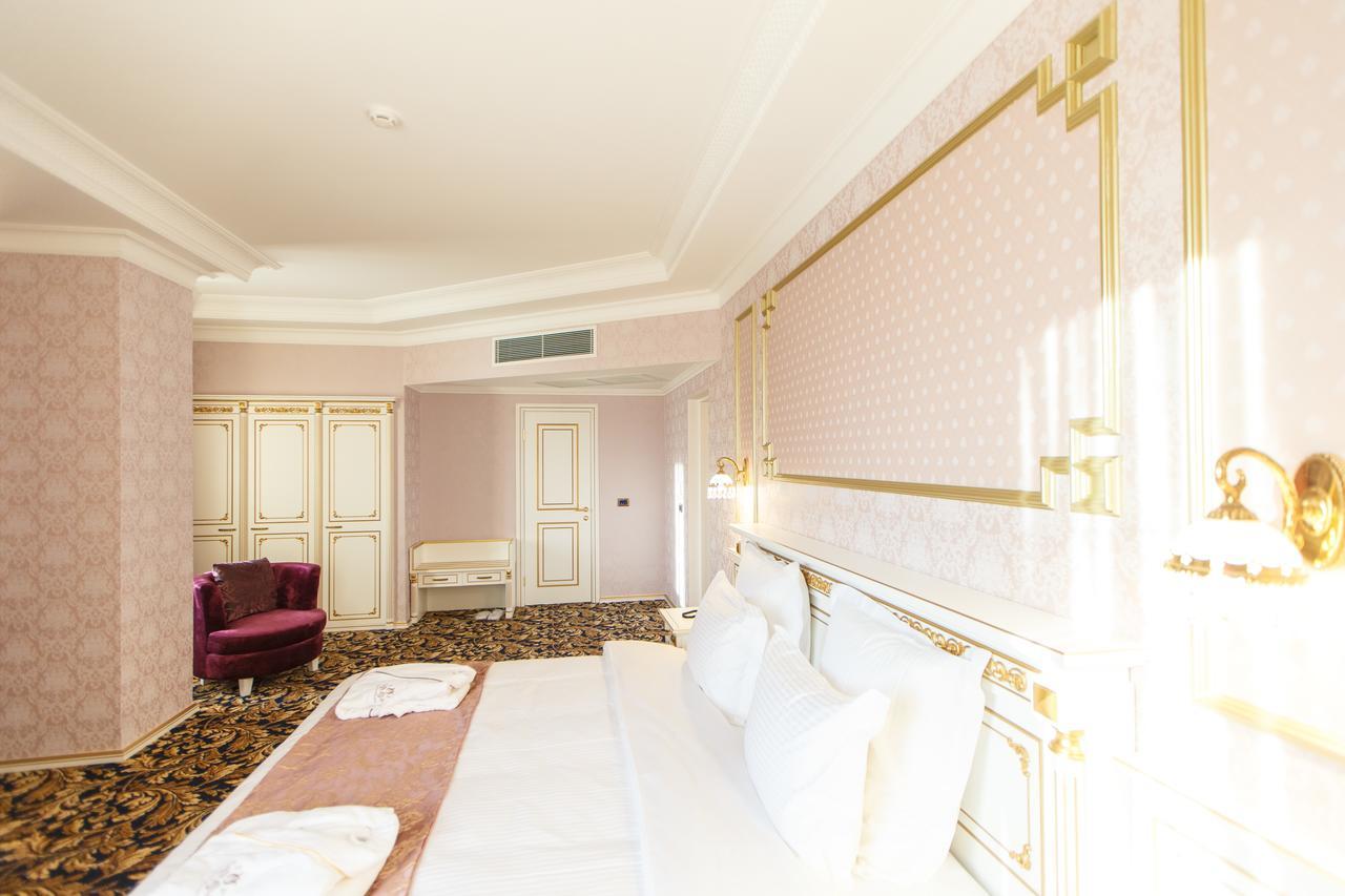 Sultan Palace Hotel Атырау Экстерьер фото A room at the hotel