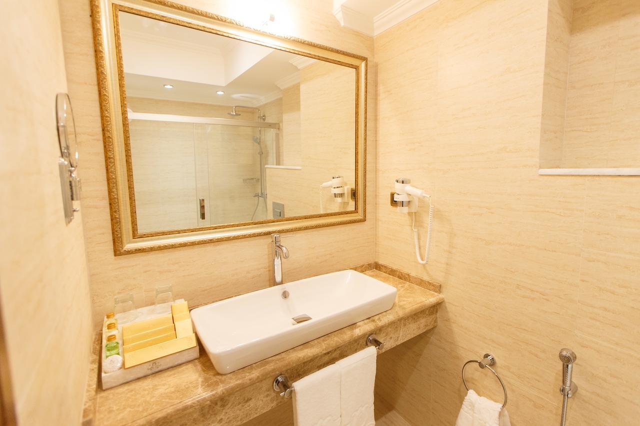 Sultan Palace Hotel Атырау Экстерьер фото Bathroom