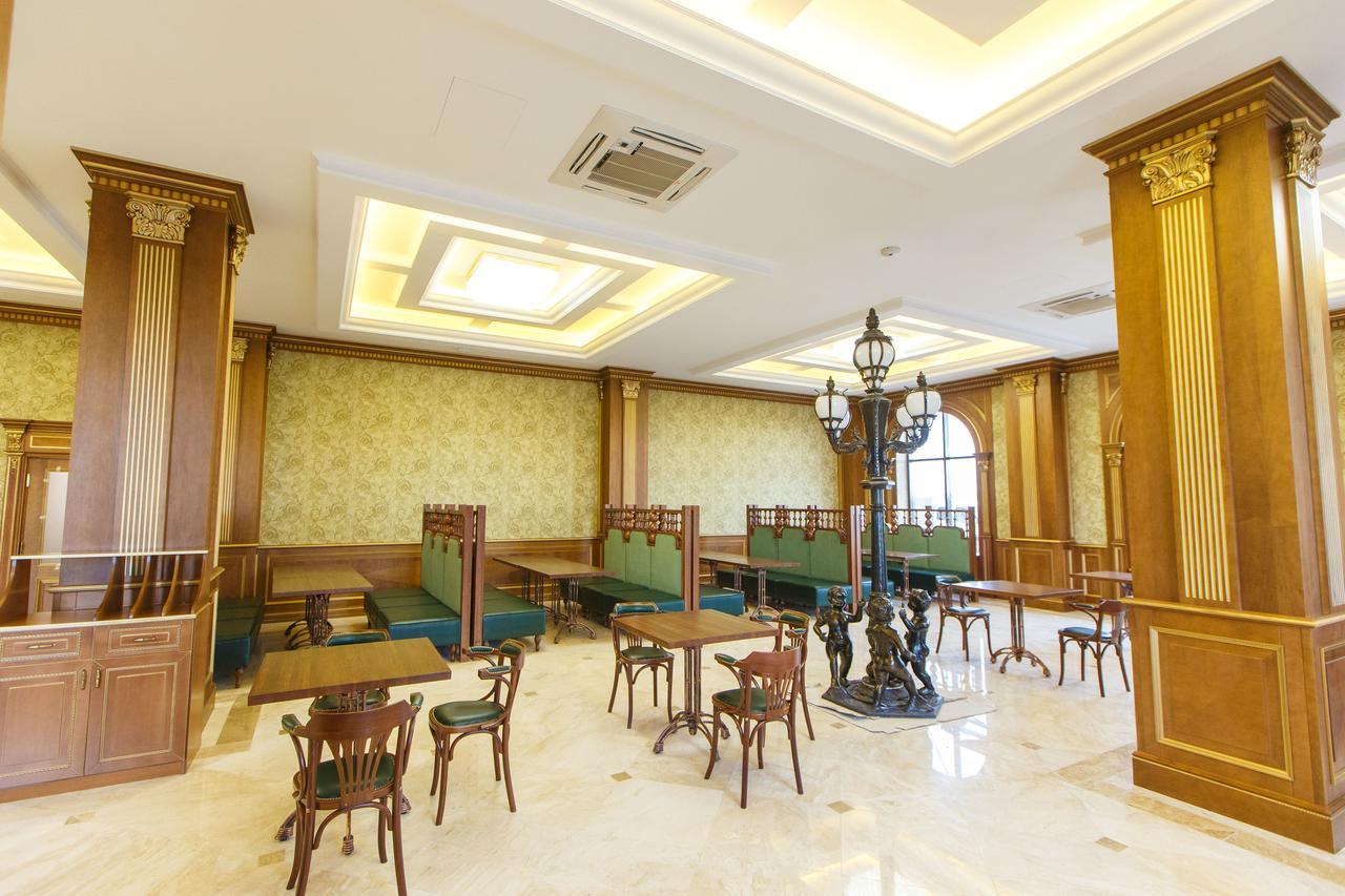 Sultan Palace Hotel Атырау Экстерьер фото The interior of the restaurant