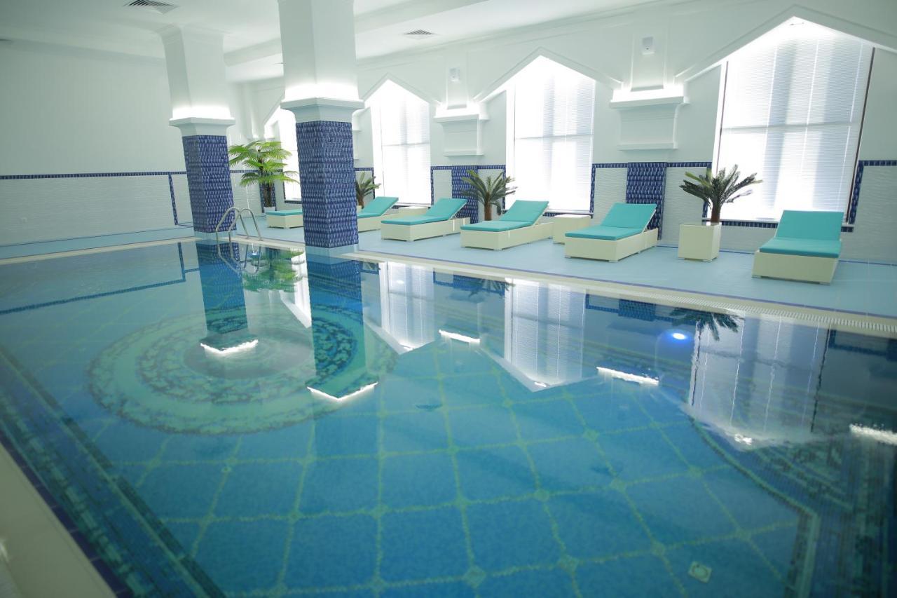 Sultan Palace Hotel Атырау Экстерьер фото A swimming pool